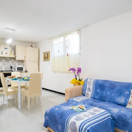 House With Garden Near The And Ac Σπίτι διακοπών