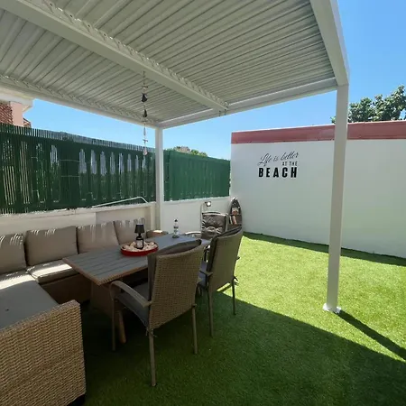 Σπίτι διακοπών House With Garden Near The And Ac