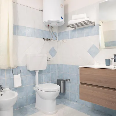 Casa vacanze House With Garden Near The And Ac Quartu SantʼElena