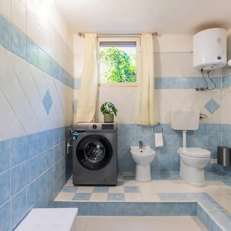 Casa vacanze House With Garden Near The And Ac