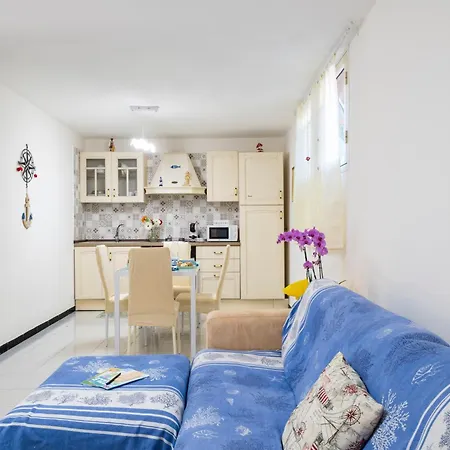 House With Garden Near The And Ac Σπίτι διακοπών *