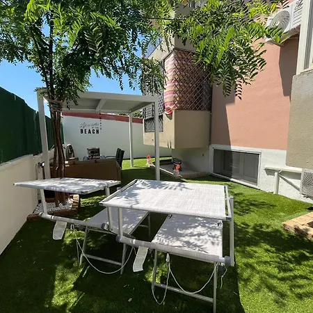 House With Garden Near The And Ac Vakantiehuis